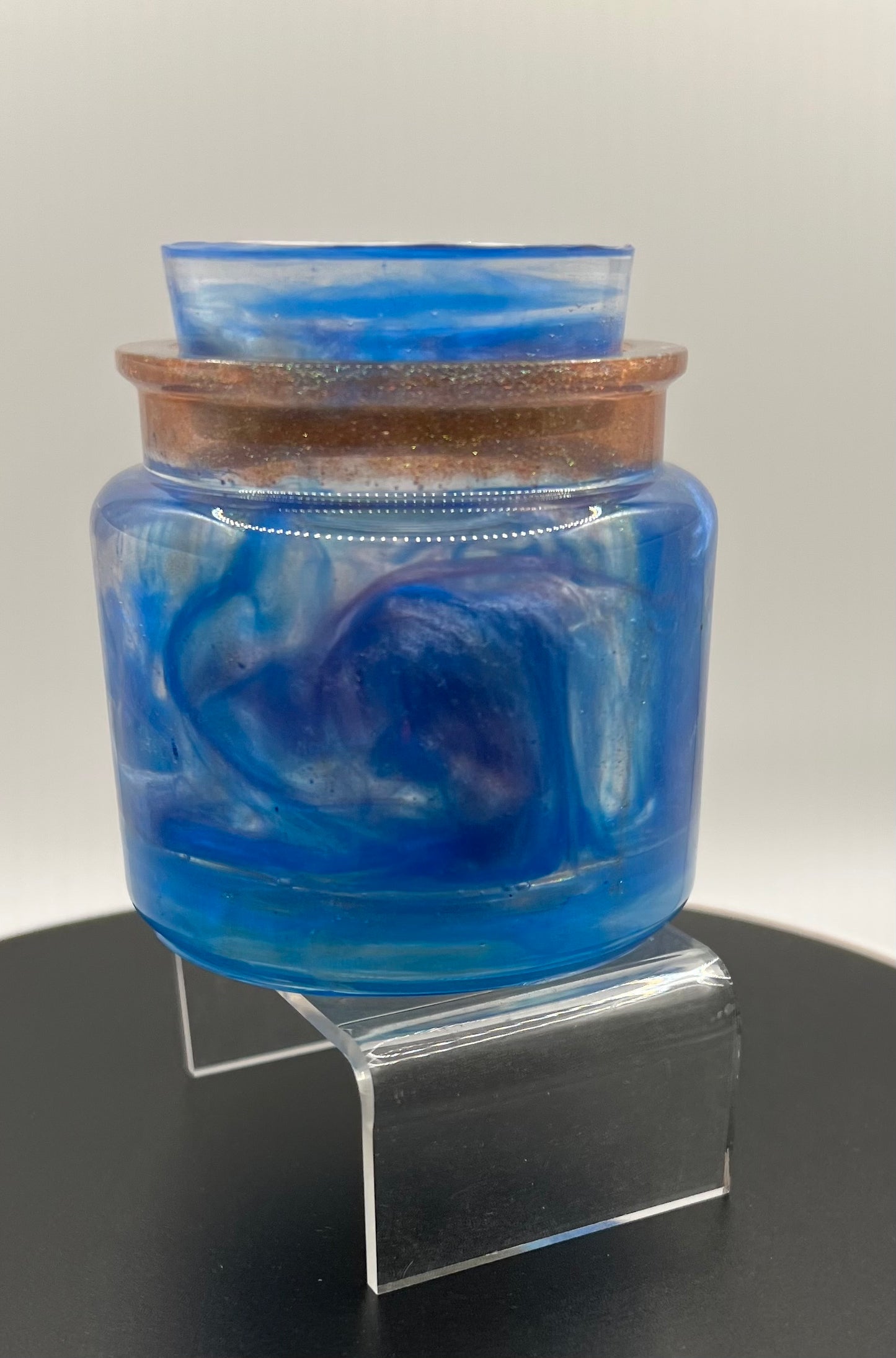 Plug top resin jar