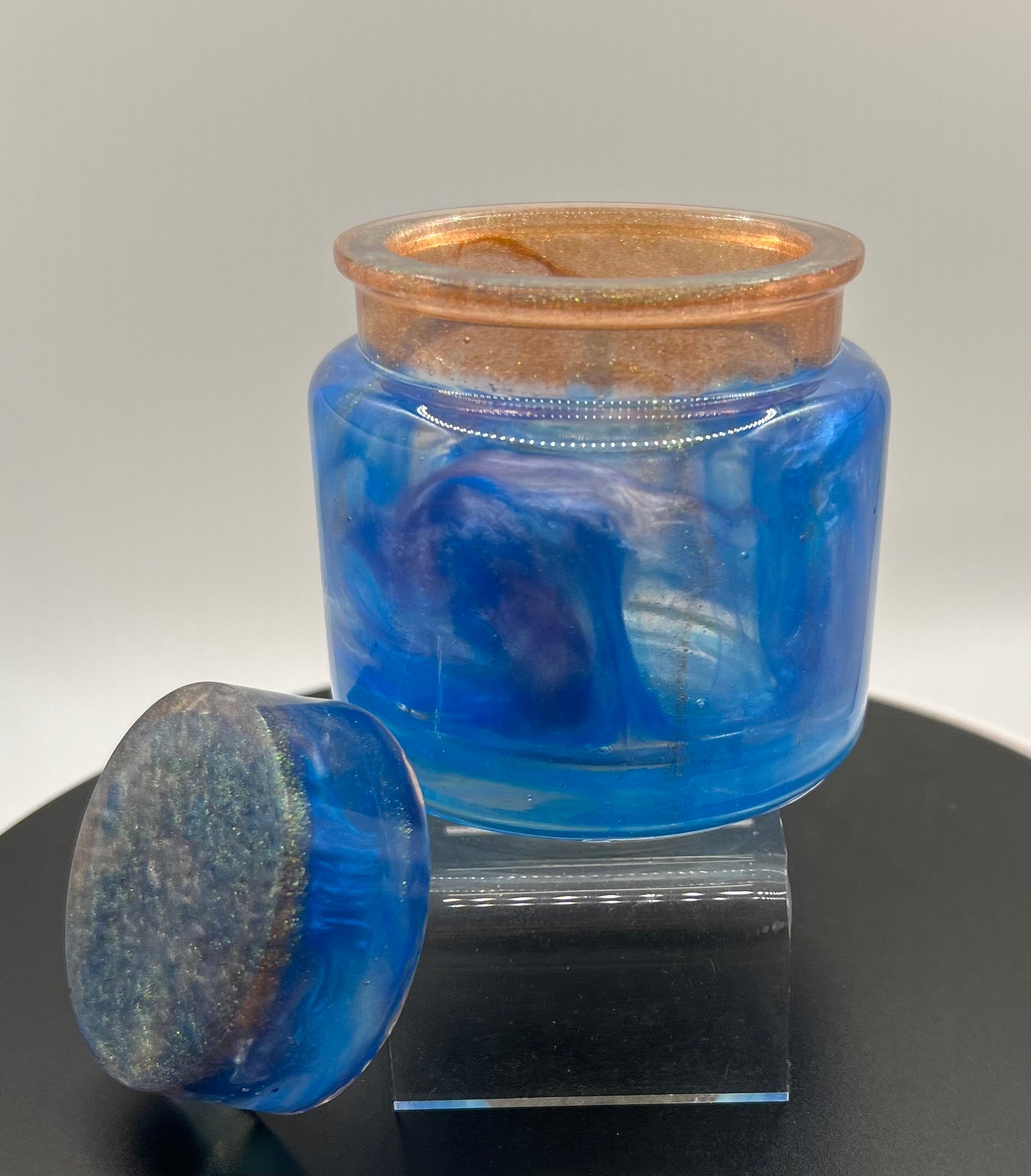 Plug top resin jar