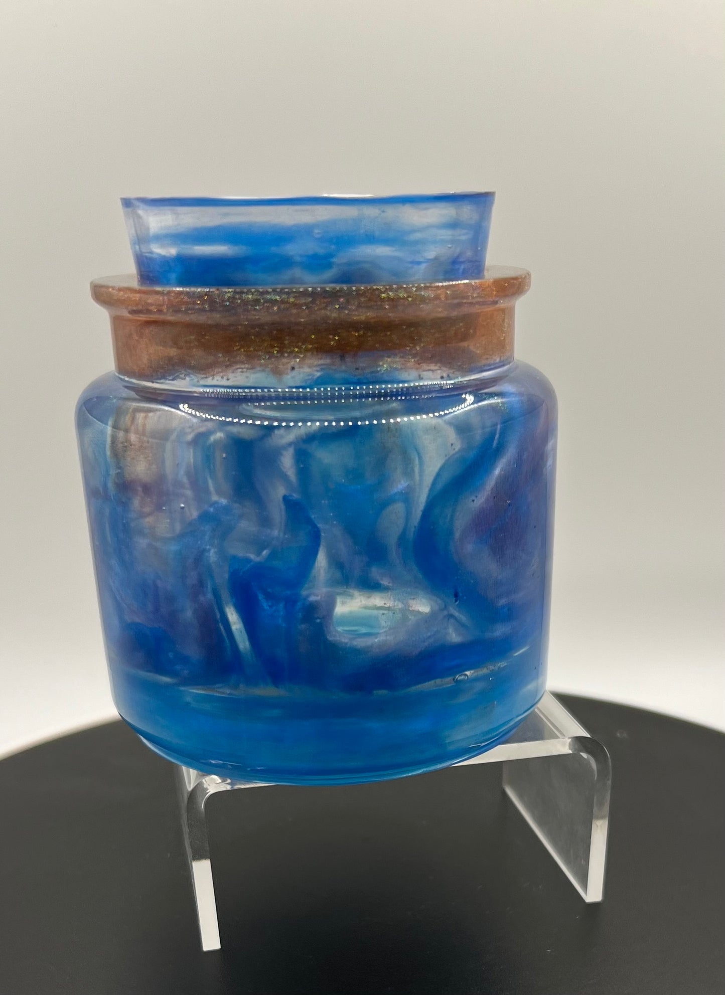 Plug top resin jar