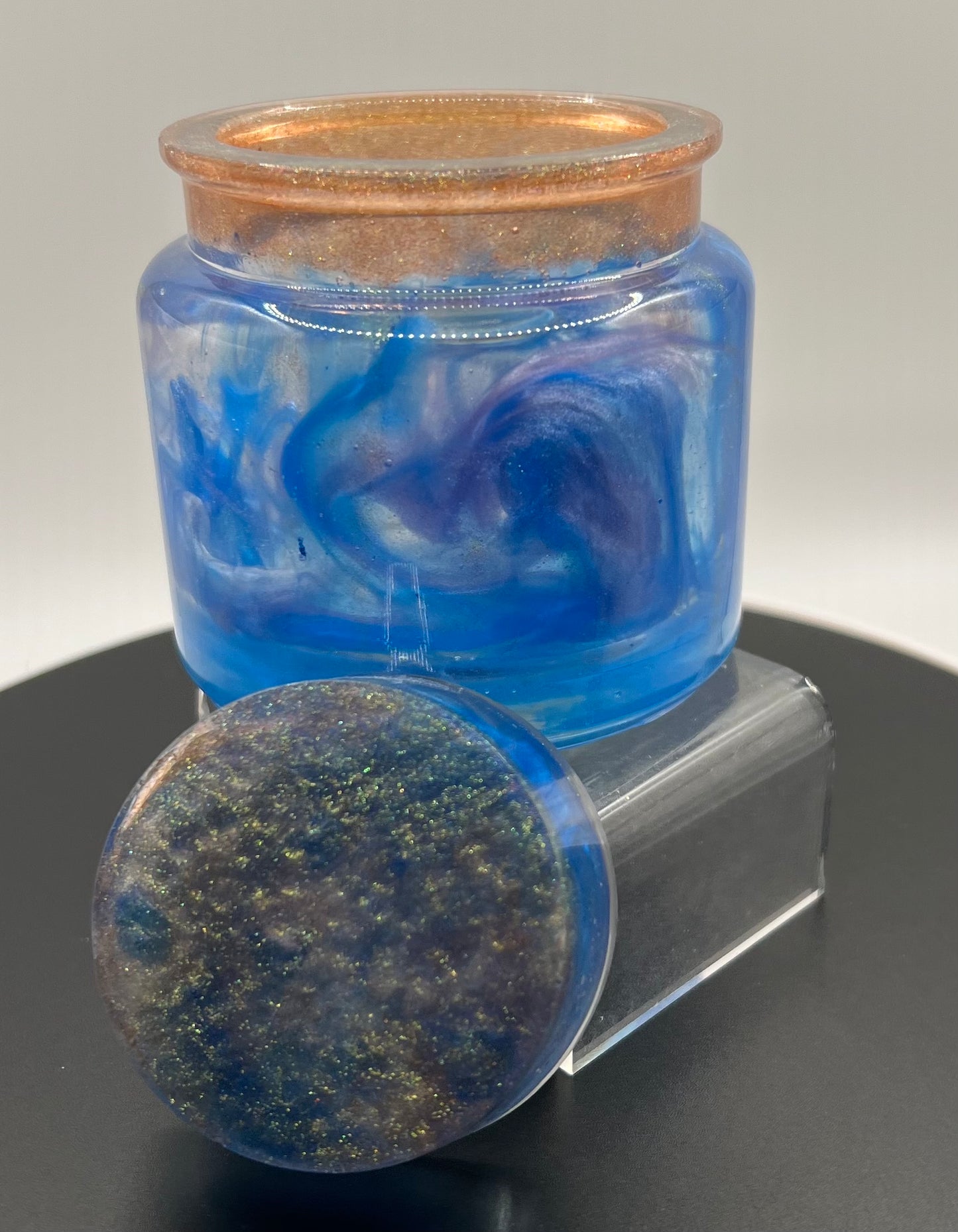 Plug top resin jar