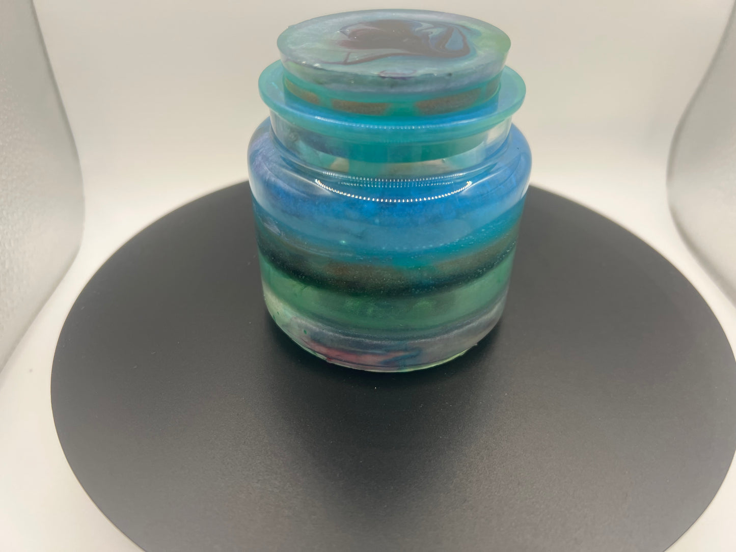 Plug top resin jar