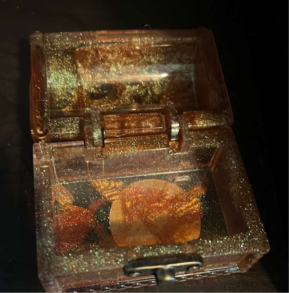 Resin box