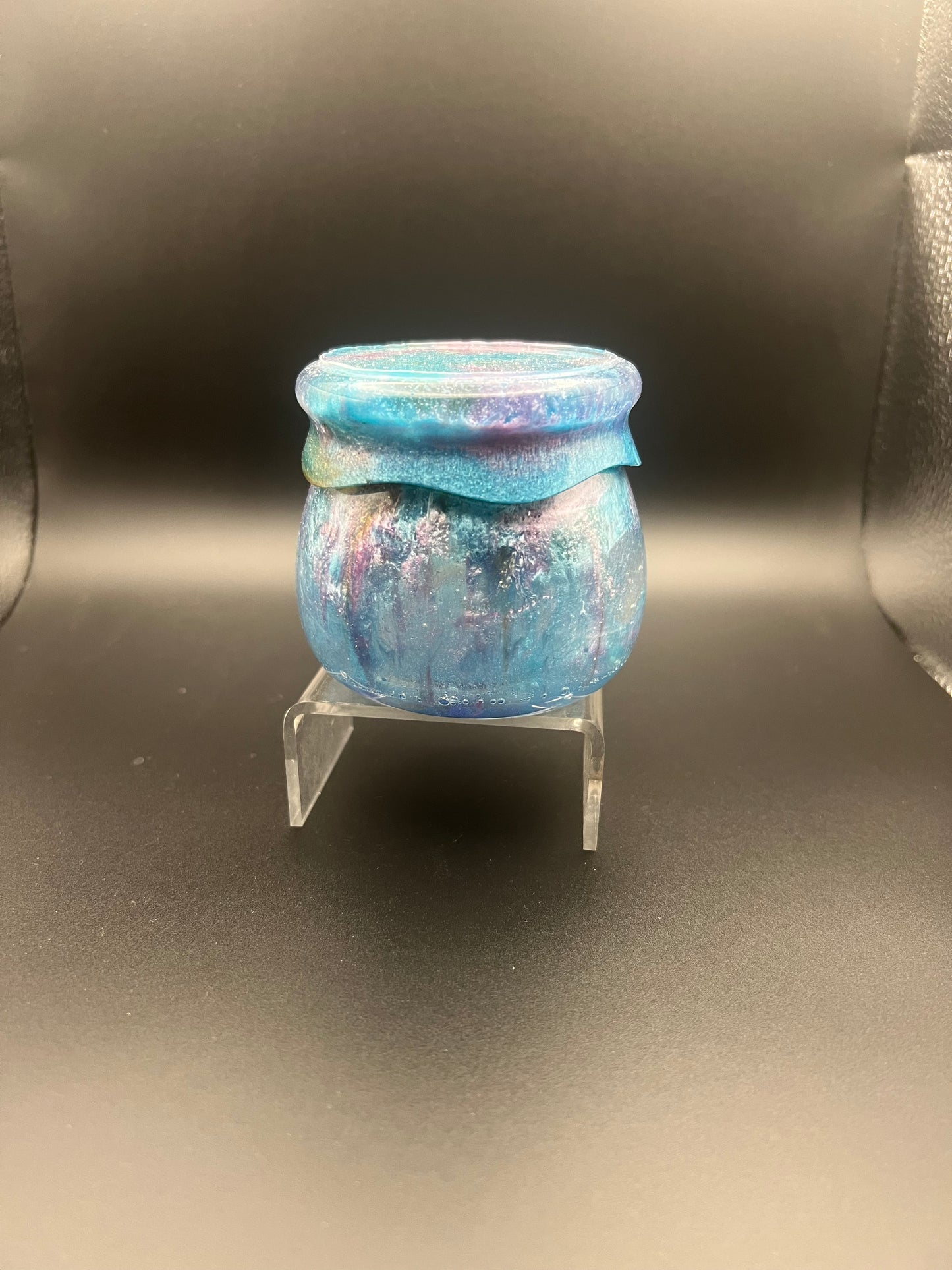 Small resin jar