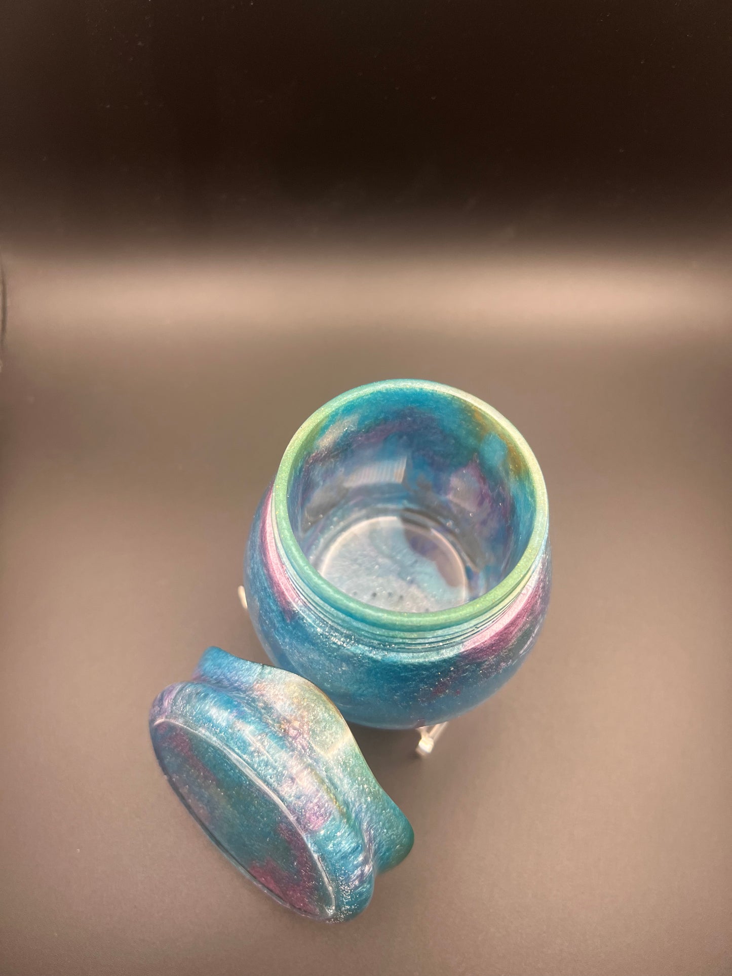 Small resin jar